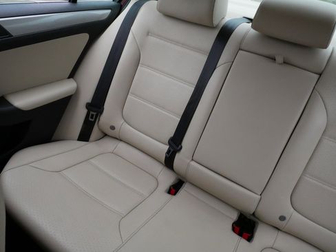 Used 2017 Volkswagen Jetta SE FWD image 12