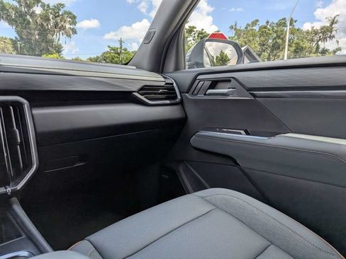Used 2025 GMC Acadia AT4 AWD/4WD image 16