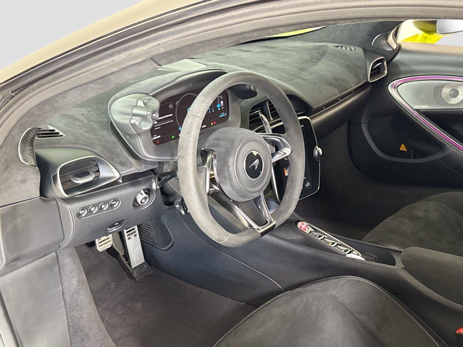 Used 2023 McLaren Artura RWD image 13