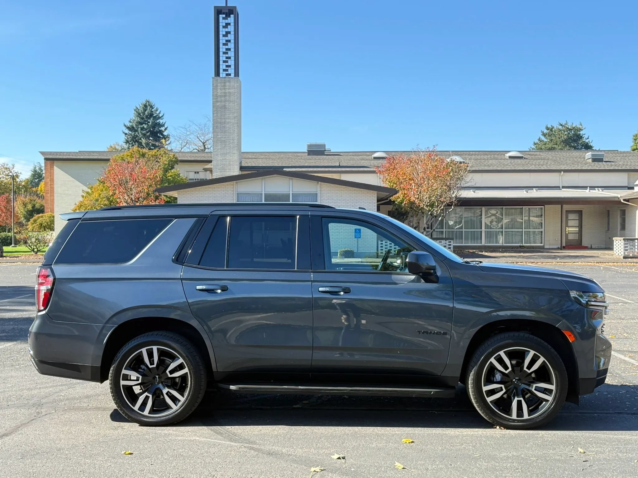 Used 2021 Chevrolet Tahoe RST w/ Rear Media and Nav Package AWD/4WD image 6