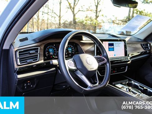 Used 2024 Volkswagen Atlas SE image 25
