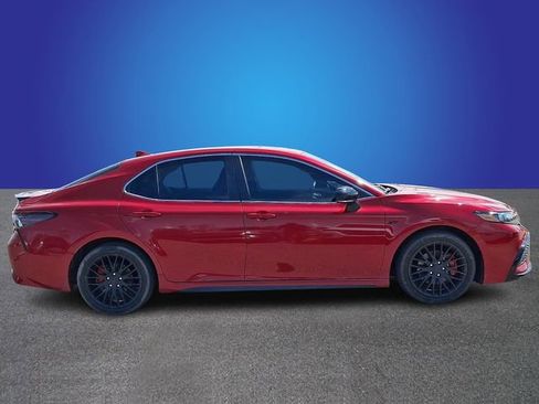 Used 2022 Toyota Camry SE image 4