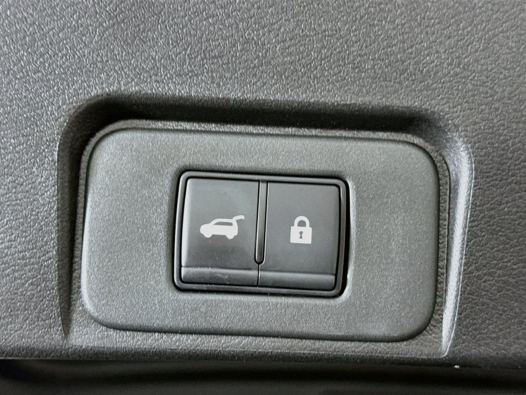 Certified 2025 Nissan Rogue SV FWD image 28