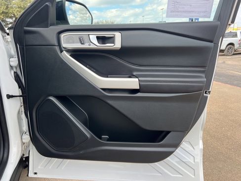 Used 2022 Ford Explorer Limited w/ Hybrid Equipment Group 310A image 11