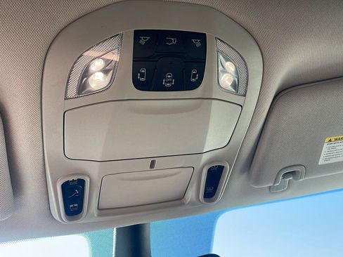 Used 2023 Chrysler Pacifica Limited FWD image 30