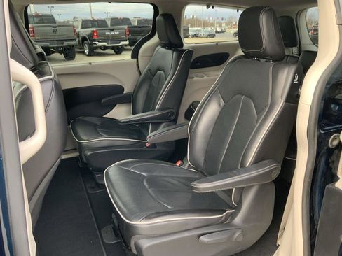 Used 2021 Chrysler Pacifica Limited w/ Premium & Safety Sphere Group image 64