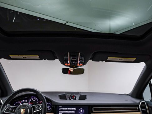 Used 2022 Porsche Cayenne Platinum Edition image 20