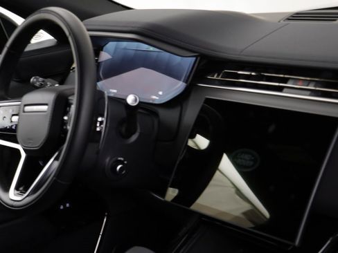 Used 2025 Land Rover Range Rover Sport SE image 18