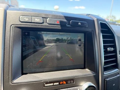 Used 2018 Ford Expedition XLT w/ Equipment Group 202A AWD/4WD image 32