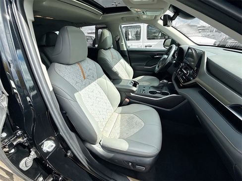 Used 2023 Toyota Highlander Bronze Edition image 33