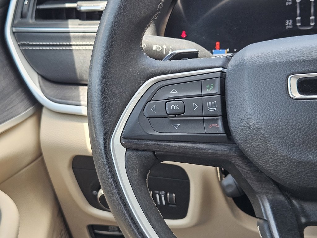 Used 2023 Jeep Grand Cherokee L Limited w/ Luxury Tech Group II RWD image 28