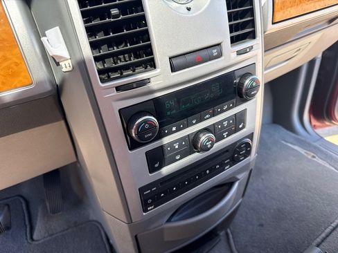 Used 2010 Chrysler Town & Country Limited w/ Entertainment Group #3 FWD image 19