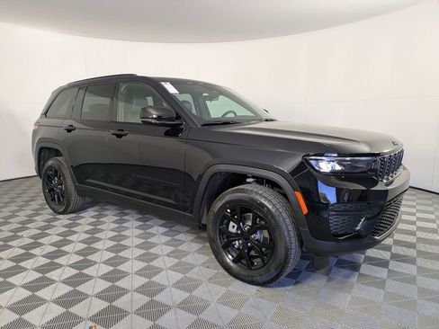 New 2025 Jeep Grand Cherokee Altitude image 21