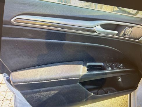 Used 2018 Ford Fusion SE w/ Equipment Group 602A image 11