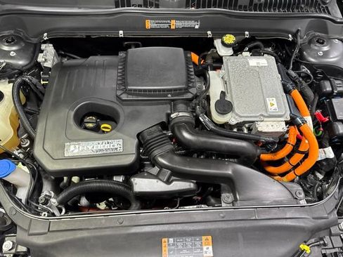 Used 2020 Ford Fusion SE FWD image 11