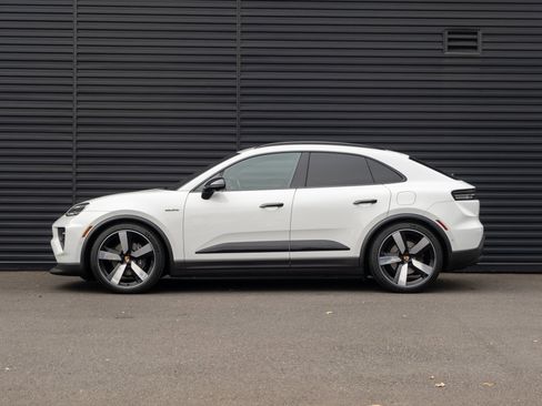 Certified 2025 Porsche Macan Electric image 2