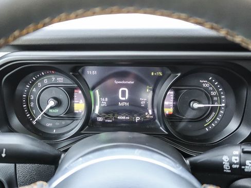 Used 2024 Jeep Wrangler Unlimited Sahara AWD/4WD image 23