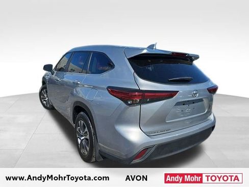 Used 2023 Toyota Highlander XLE image 5