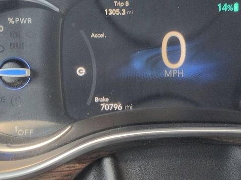 Used 2023 Chrysler Pacifica Limited FWD image 20