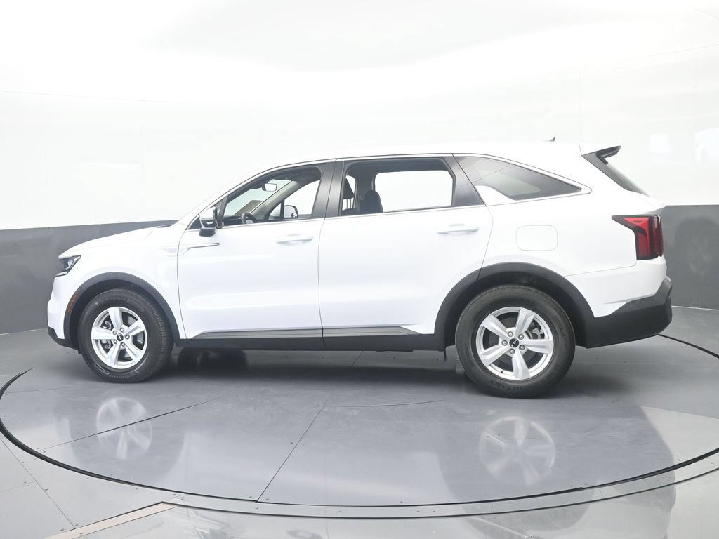 Used 2023 Kia Sorento LX FWD image 3