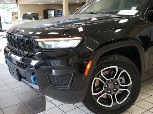 Used 2023 Jeep Grand Cherokee Trailhawk AWD/4WD image 23