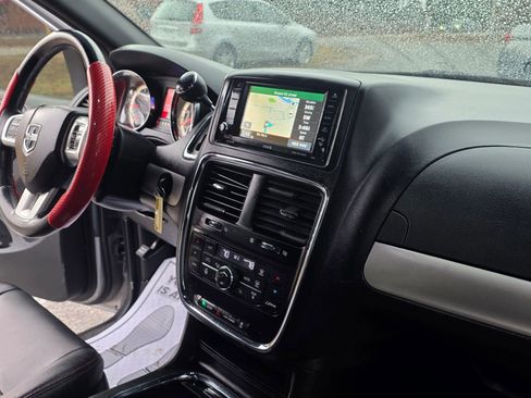 Used 2018 Dodge Grand Caravan GT FWD image 18