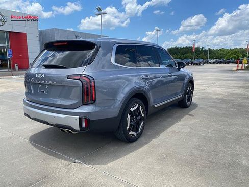 Used 2024 Kia Telluride EX w/ EX Captain's Chair Package FWD image 7