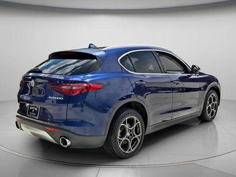 Used 2018 Alfa Romeo Stelvio AWD image 7