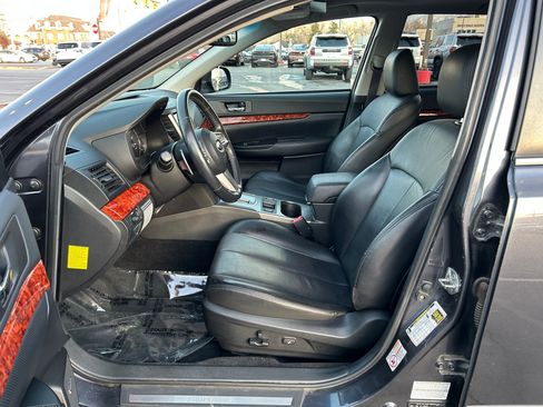Used 2011 Subaru Outback 2.5i Limited image 11