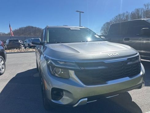 Used 2024 Kia Seltos EX image 8