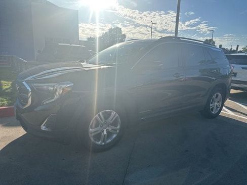 Used 2020 GMC Terrain SLE w/ Driver Convenience Package FWD image 2