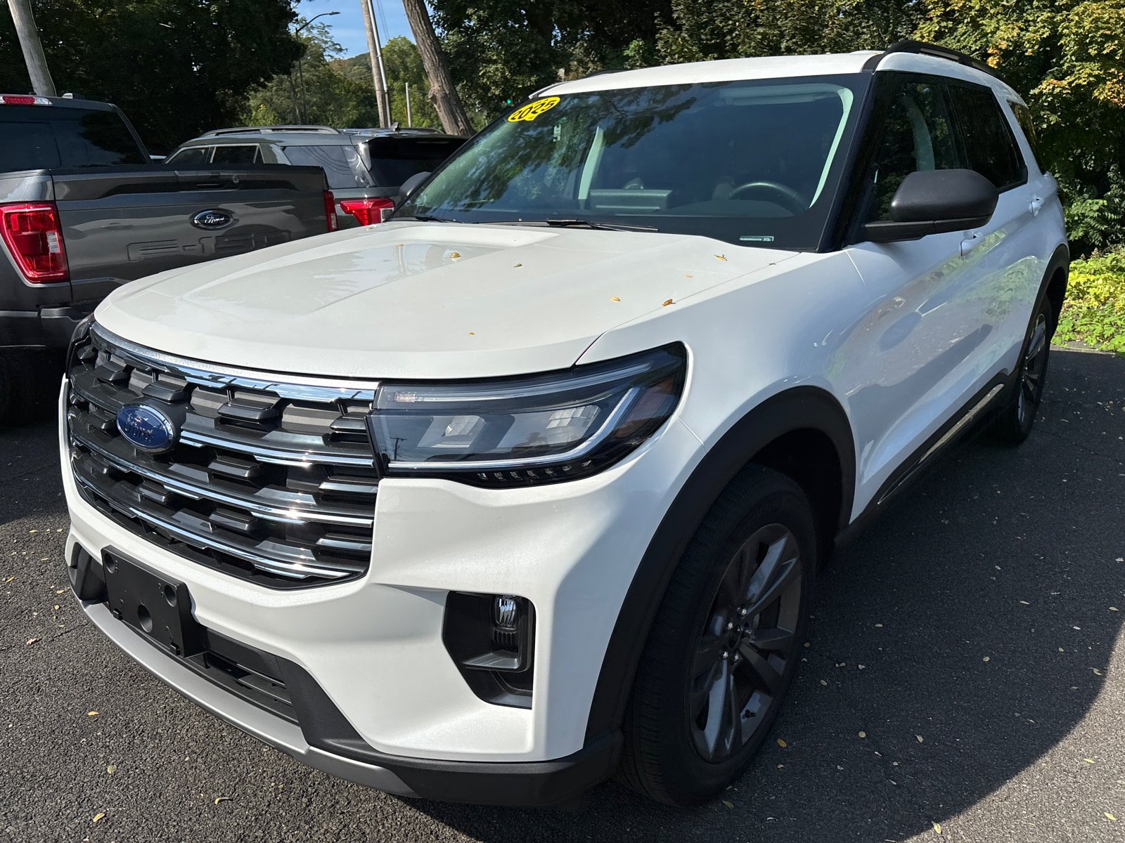 Used 2025 Ford Explorer Active w/ Active Comfort Package AWD/4WD image 3