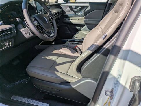 New 2026 Lincoln Corsair Premiere image 4