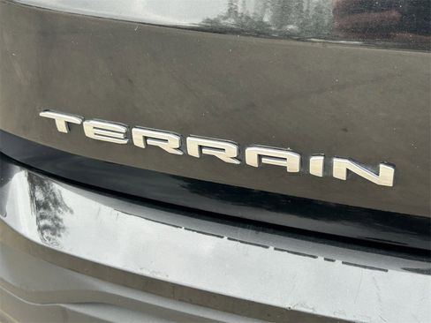 Used 2024 GMC Terrain SLE image 12