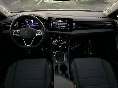 Used 2025 Volkswagen Jetta SE image 33