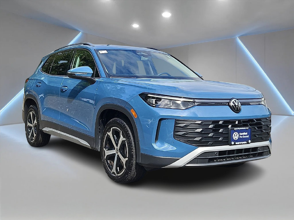 Certified 2025 Volkswagen Tiguan SE AWD/4WD image 3