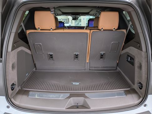 New 2026 Cadillac Escalade Luxury w/ Touring Package AWD/4WD image 18