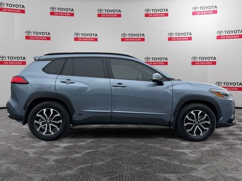 Certified 2024 Toyota Corolla Cross SE w/ Moonroof Package image 2