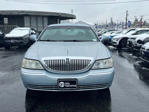 Used 2007 Lincoln Town Car Signature image 4