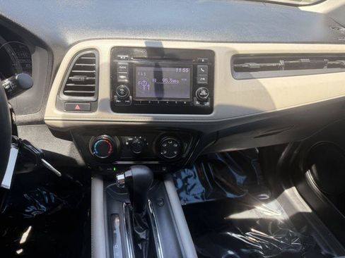 Used 2020 Honda HR-V LX image 9