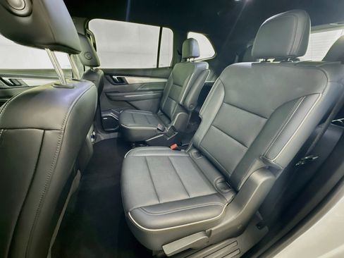 Used 2025 Buick Enclave Preferred FWD image 27