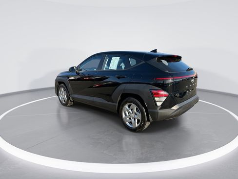 Certified 2024 Hyundai Kona SE image 6