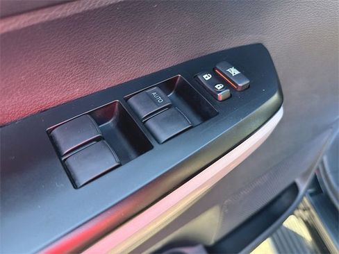 Used 2020 Toyota Tundra 4x4 CrewMax image 13