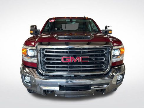 Used 2019 GMC Sierra 2500 SLT w/ Duramax Plus Package AWD/4WD image 9