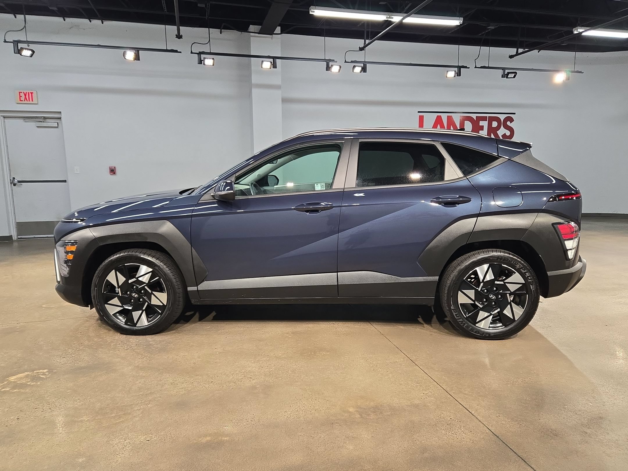 Used 2025 Hyundai Kona SEL FWD image 4