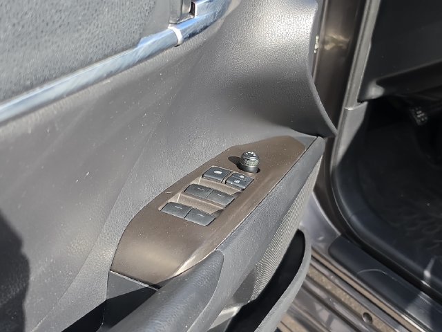 Used 2021 Toyota Camry SE FWD image 18