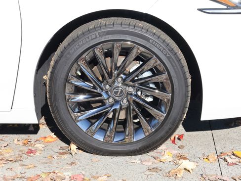 Used 2025 Lexus ES 350 Luxury w/ Technology Package image 11