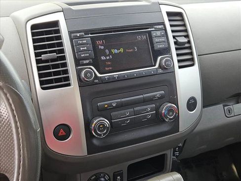 Used 2018 Nissan Frontier SV image 14