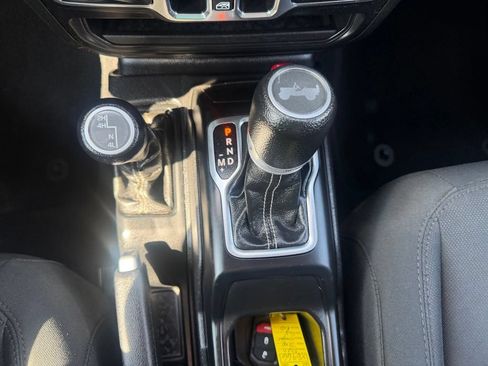 Used 2020 Jeep Wrangler Unlimited Sahara AWD/4WD image 31