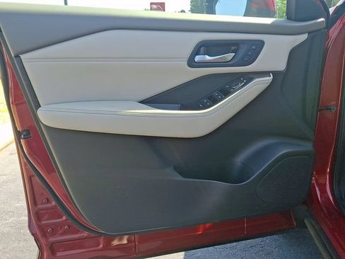 Used 2023 Nissan Rogue SL AWD/4WD image 13